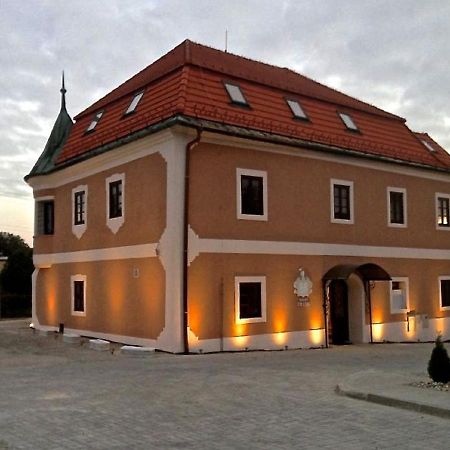 Hotel Kastiel Ottlyk Bánovce nad Bebravou Exterior foto