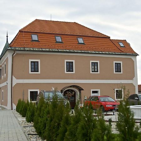 Hotel Kastiel Ottlyk Bánovce nad Bebravou Exterior foto