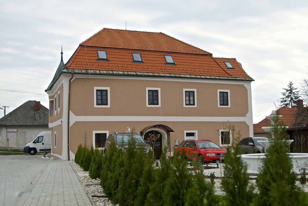 Hotel Kastiel Ottlyk Bánovce nad Bebravou Exterior foto